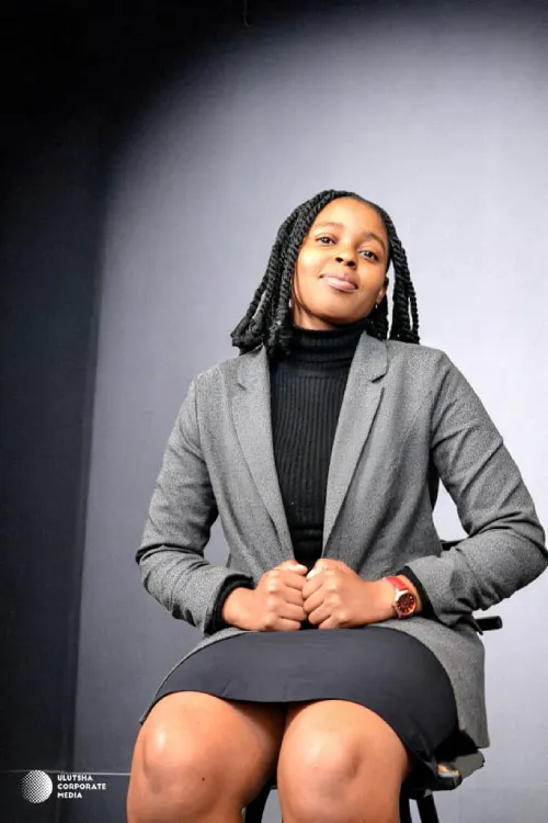 studio_and_outdoor_e060d2b7-66ef-45ee-9bbe-fd6e7f017ca9_80